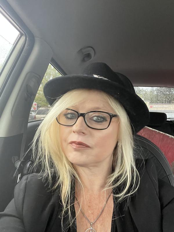 Great skin care! Love IT’s Confidence in Gel Moisturizer!