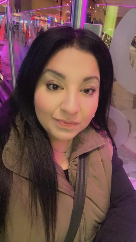 I have super oily skin, but the primer controls the shininess.