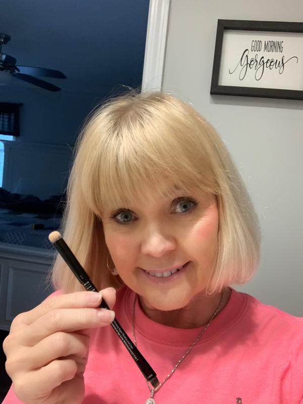 I love my new 4-in-1 Superhero eyeshadow brush!