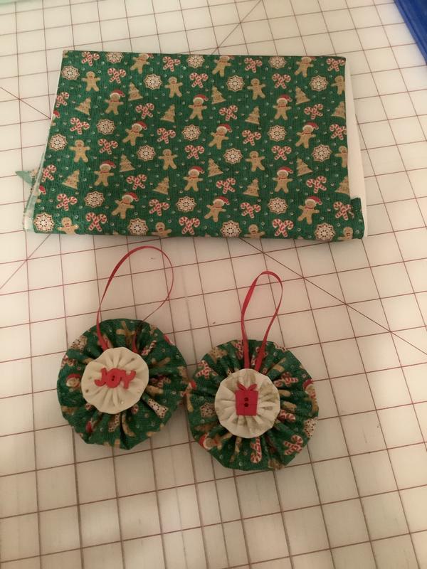 Favorite Findings 3oz Christmas Green & White Big Bag of Buttons