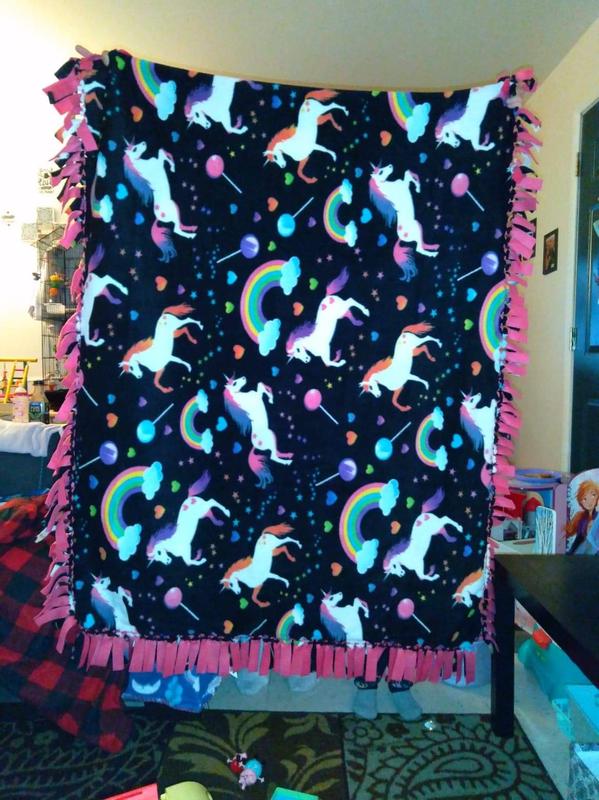  Pretty Me Unicorn Tuck N' Tie Fleece Blanket Kit - DIY Crafts  for for Girls Ages 6+ Year Old - Best Arts & Craft Girl Gifts Ideas - No  Sew Blanket