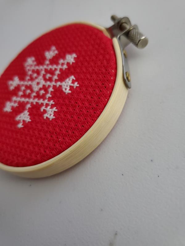 A 3 inch hoop for a friend that's unseasonably warm. : r/Embroidery