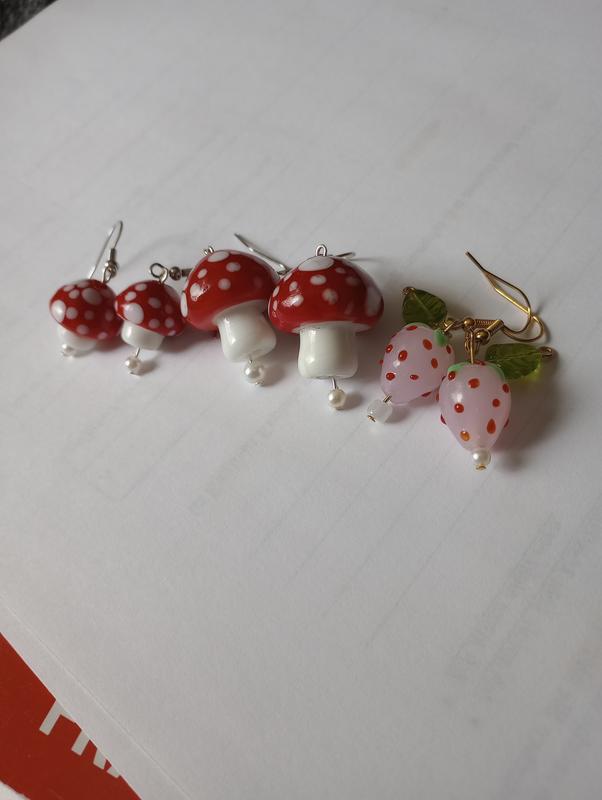 20 18mm Red Wooden Strawberry Beads