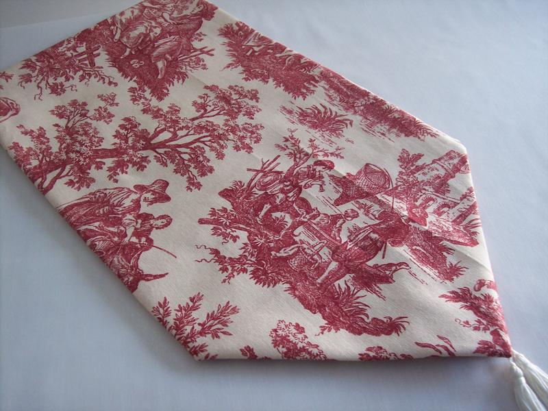 VTG Country Life French Country Toile Fabric Garnet/BLUE - 58