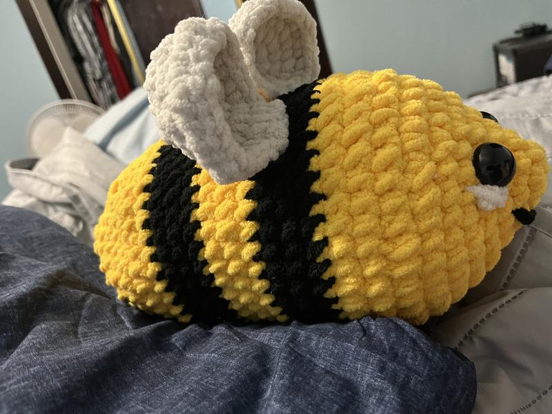 Ommi Ergonomic Handle Crochet Hooks, Handcrafted 7'' Yellow