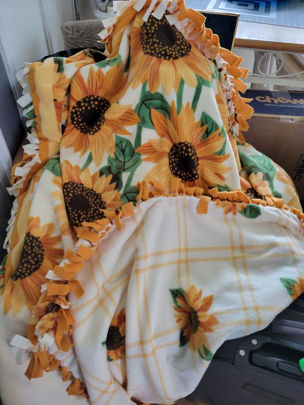 Sunflower Wreath Home offers Sweet Home No Sew Fleece blanket