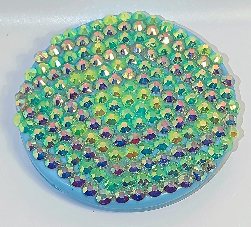 Dubbillz Diamond painting tray features two trays in one with two