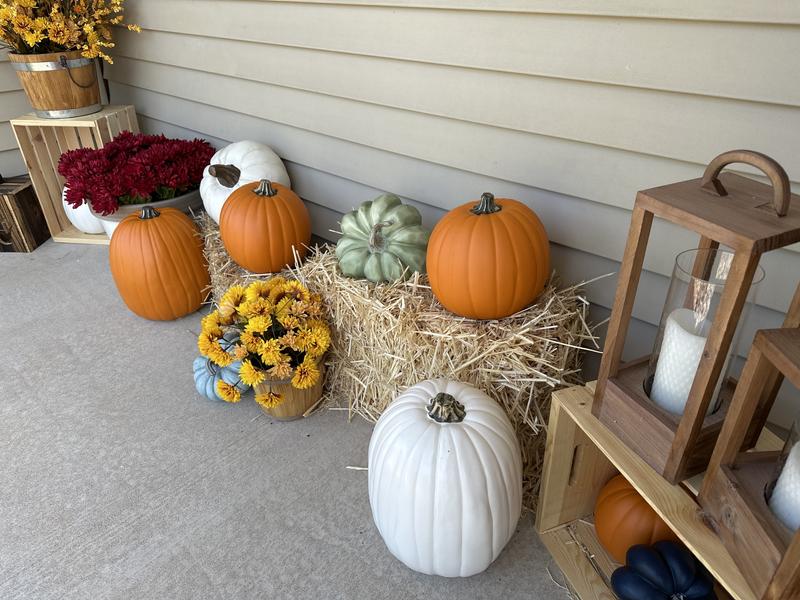 FloraCraft Straw Bale Decor