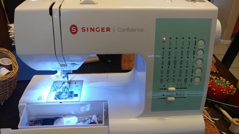 Singer 7363 confidence sewing machine - Green like emerald, Good like emerald.