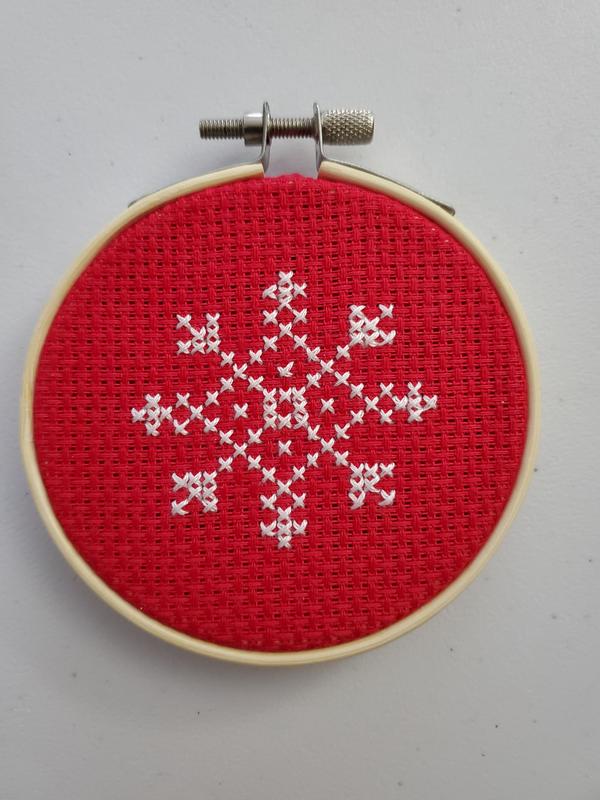 A 3 inch hoop for a friend that's unseasonably warm. : r/Embroidery