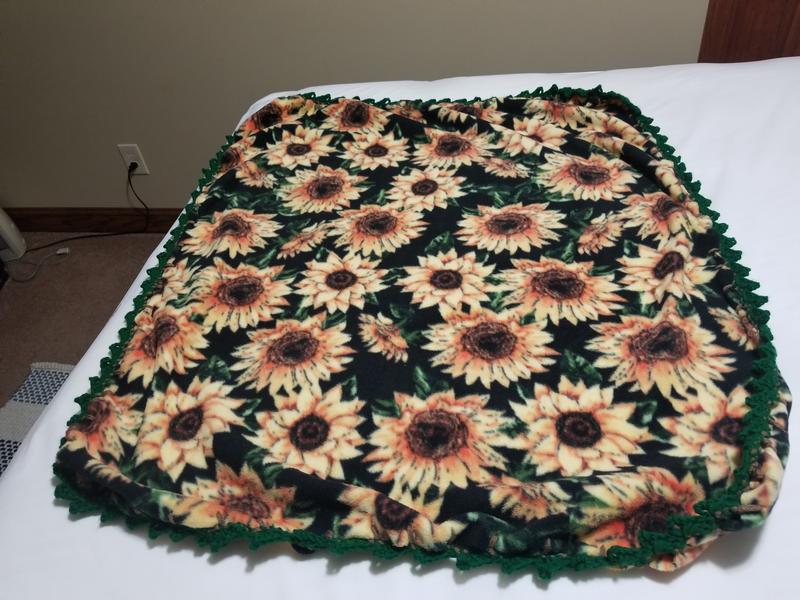 Sunflowers Anti-Pill Premium No-Sew Throw Fleece Fabric Kit (50x60)
