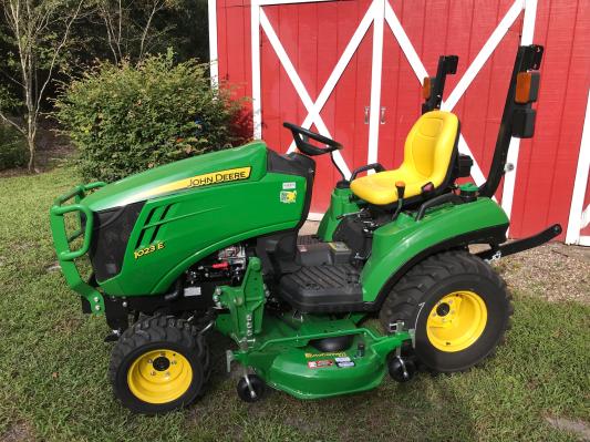 John deere 1023e online mowing