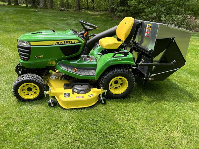 Ratings and Reviews for X758 Signature Series 4-Wheel Drive Tractor, Less  Mower Deck, Model Year 2023