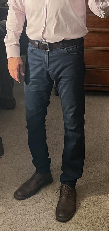 Great fit and color — pairs perfectly with jeans and brown leather shoes.