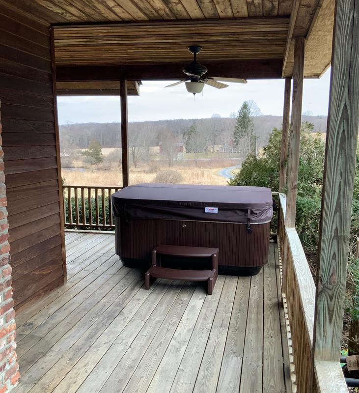 J-315™ Comfort Hot Tub with Lounger for Small Spaces | Jacuzzi®