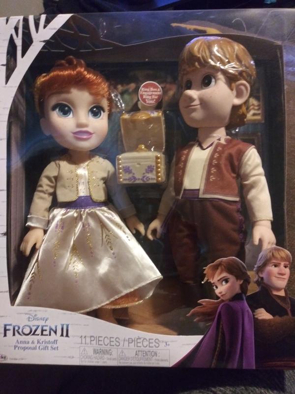For Ages 3+ Disney Frozen 2 Anna & Kristoff Dolls Proposal Gift Set Comes with Ring & Ring Box Features Authentic Film Details & Design