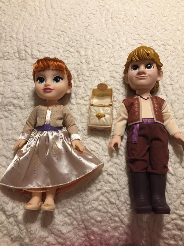 Disney Frozen 2 Anna & Kristoff Dolls Proposal Gift Set Comes with Ring & Ring Box Features Authentic Film Details & Design For Ages 3+