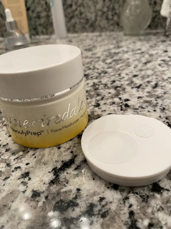 Customer photo for "Great moisturizer horrible container"