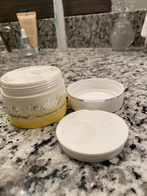 Customer photo for "Great moisturizer horrible container"