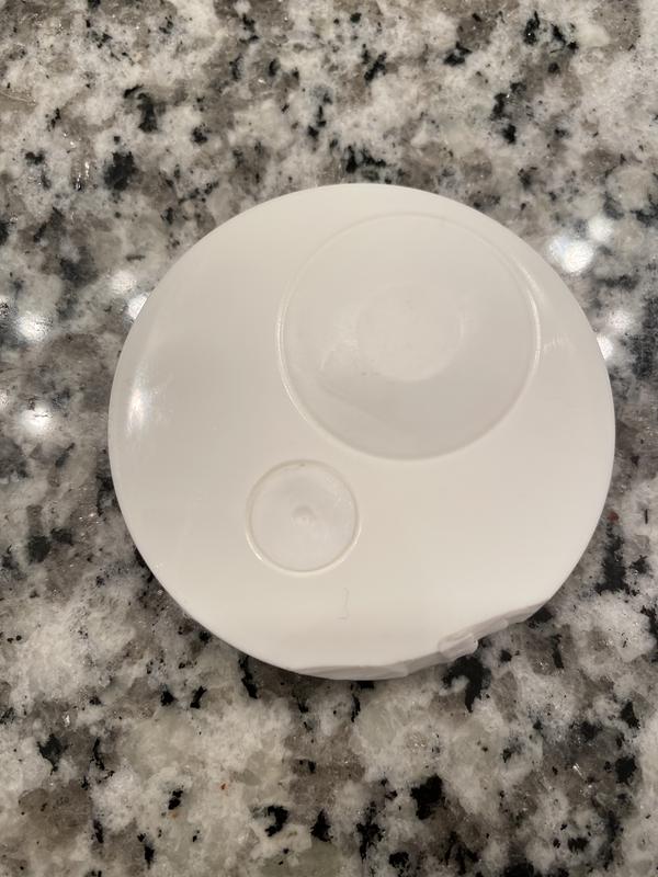 Customer photo for "Great moisturizer horrible container"