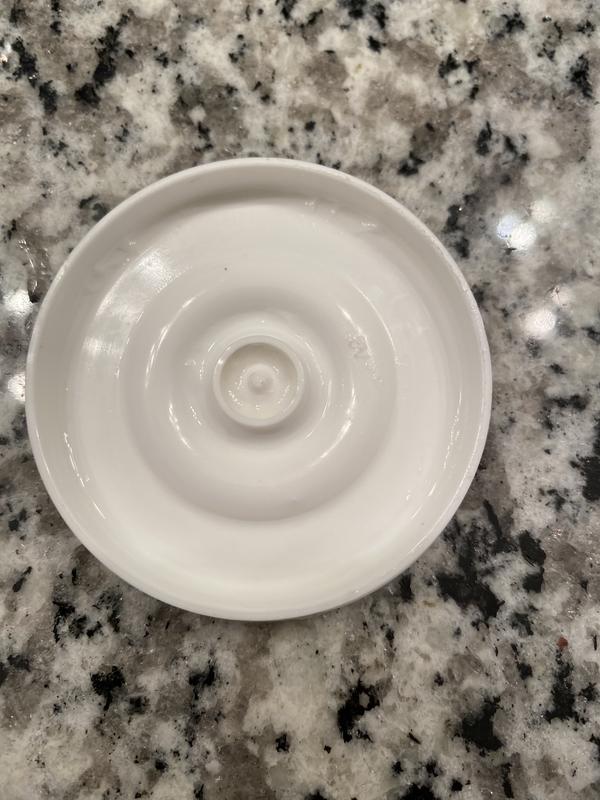 Customer photo for "Great moisturizer horrible container"