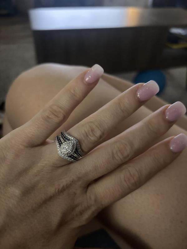 Previously Owned Vera Wang WISH Diamond/Sapphire Wedding Previously Owned Vera Wang WISH Diamond/Sapphire Wedding