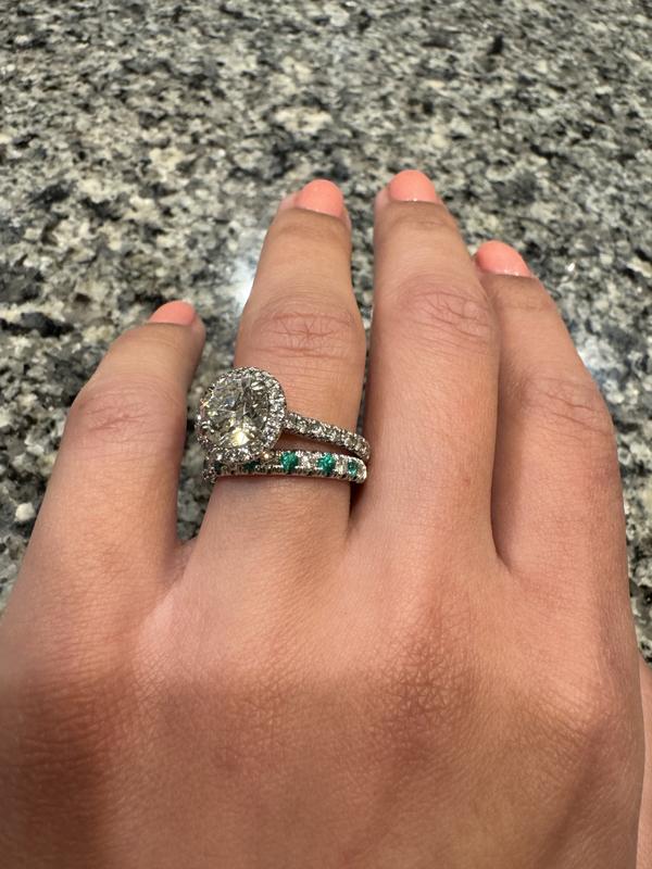 Shy Creation Natural Emerald Ring 1/4 ct tw Diamonds 14K
