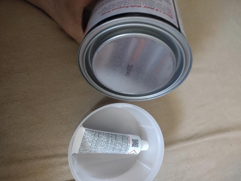 J-B WELD 1-Quart Heavy Duty, Waterproof Interior/Exterior White All-purpose  Putty in the Patching & Spackling Compound department at