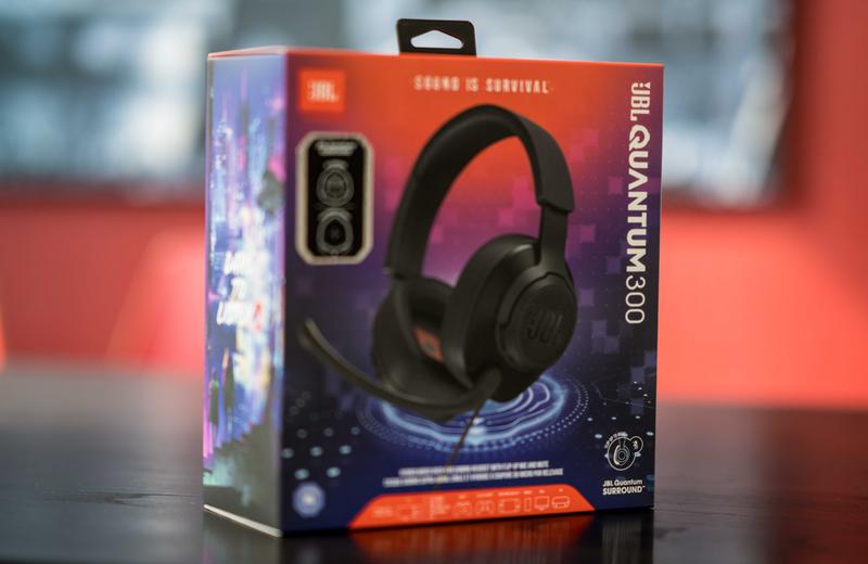 JBL Quantum 300  Auriculares integrales híbridos para gaming en PC con  cable y micrófono abatible