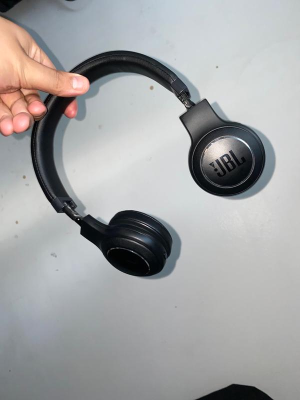 Swivel design is very inconvenient while wearing them during activity