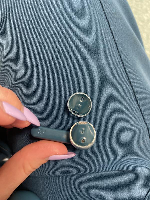 The rubber doesn’t line up with the plastic ring so it’s impossible to put it back together :)