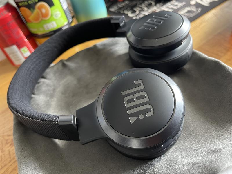 JBL On-Ear Headphones Live 670NC in Blue JBLLIVE670NCBLUAM