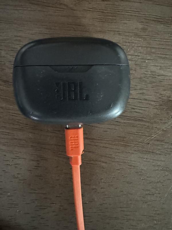 the case has some dints on it but it still is able to charge (and last an entire day) even being in the washer