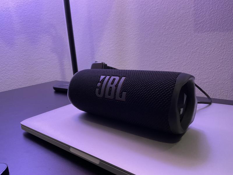 JBL Flip 6 - Altavoz Bluetooth portátil, sonido potente y graves profundos,  IPX7 impermeable, 12 horas de reproducción (renovado)