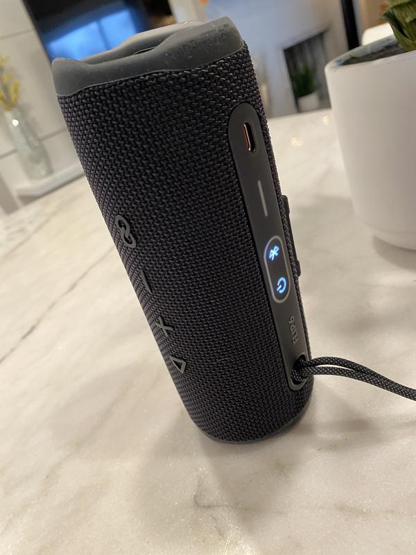 JBL Flip 6 - Altavoz Bluetooth portátil impermeable, sonido potente y  graves profundos, IPX7 impermeable, 12 horas de tiempo de reproducción con  funda