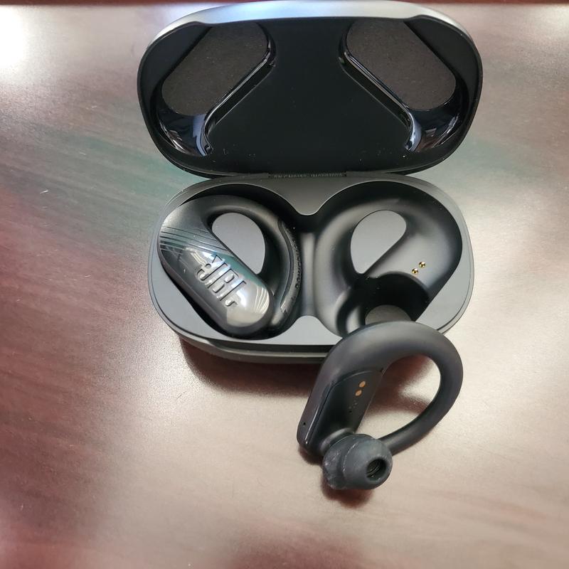 Black Peak Wireless Sport 3 | JBL Earhook Earbuds- Endurance Meijer True