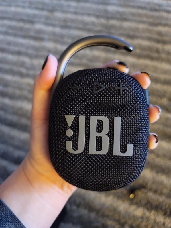 JBL Clip 4: Portable Speaker with Bluetooth, Built-in Battery, Waterproof  and Dustproof Feature - Black (JBLCLIP4BLKAM)