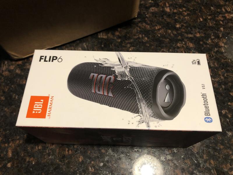 JBL Flip 6 - Altavoz Bluetooth portátil impermeable, sonido potente y  graves profundos, IPX7 impermeable, 12 horas de tiempo de reproducción con  funda