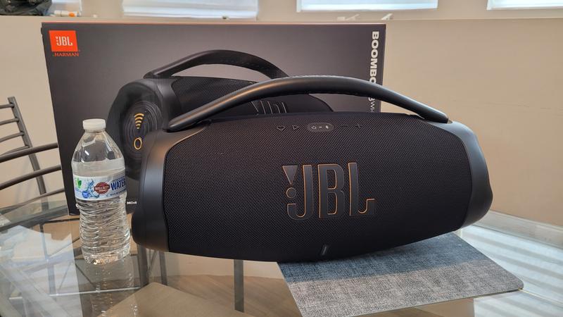 Los míticos altavoces JBL Boombox 3 y JBL Charge 5 ahora con Wi-Fi