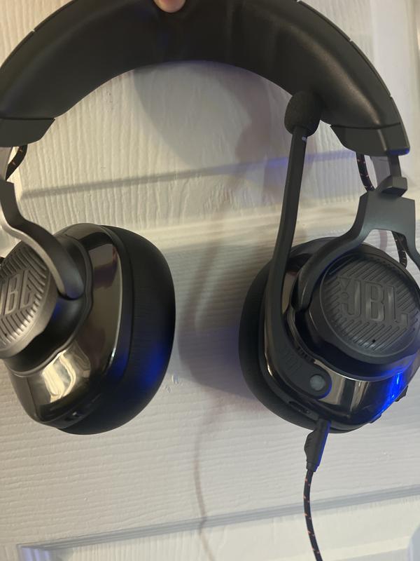 The headset looks fine but it’s completely garbage now