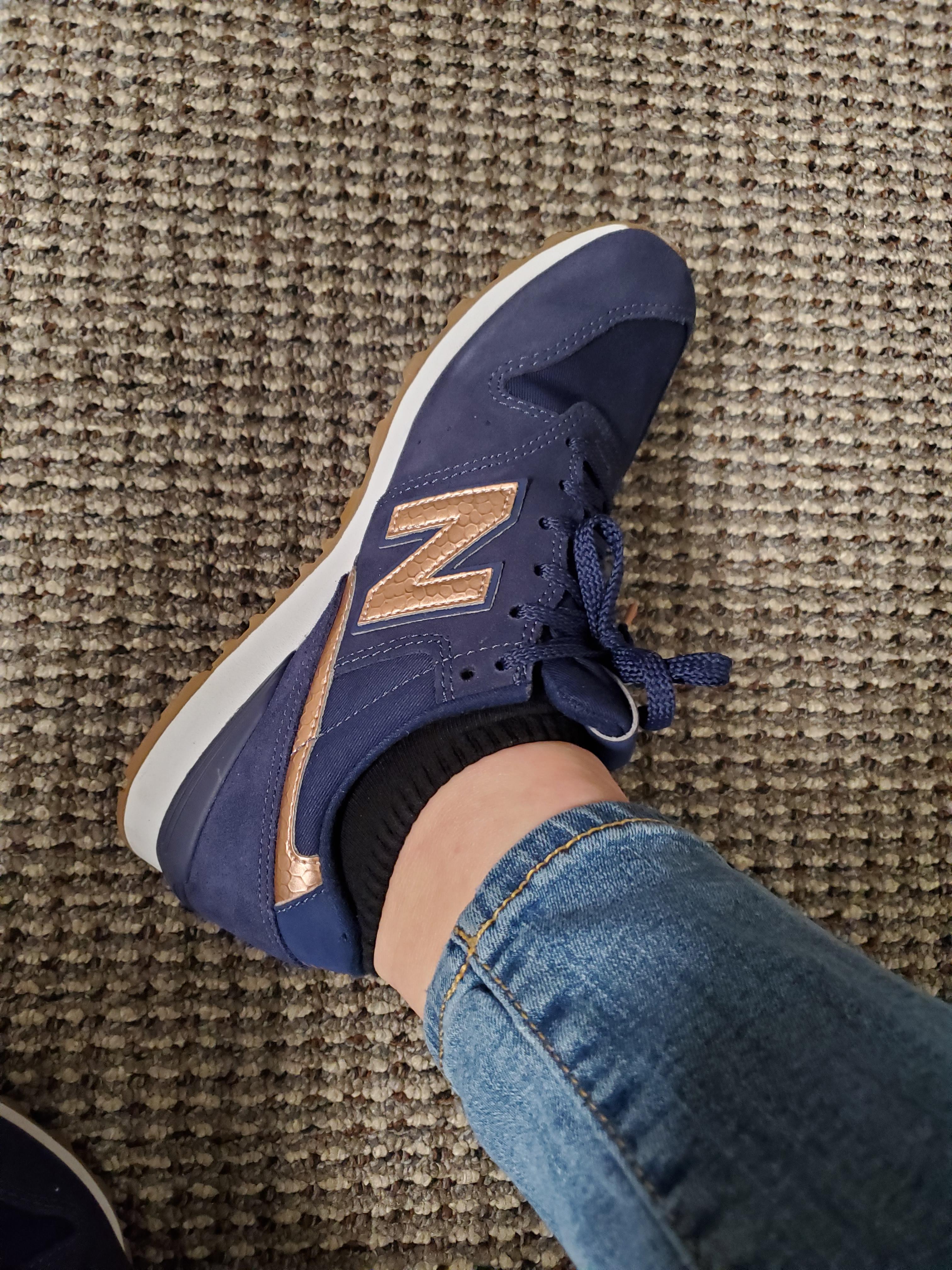 Womens new balance navy hotsell and gold 996 trainers