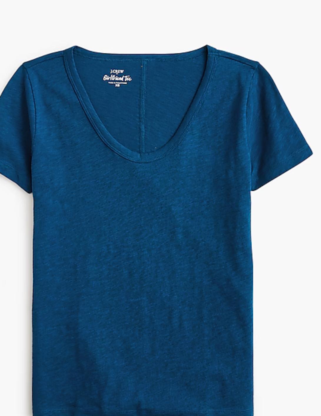 Short-sleeve scoopneck girlfriend tee