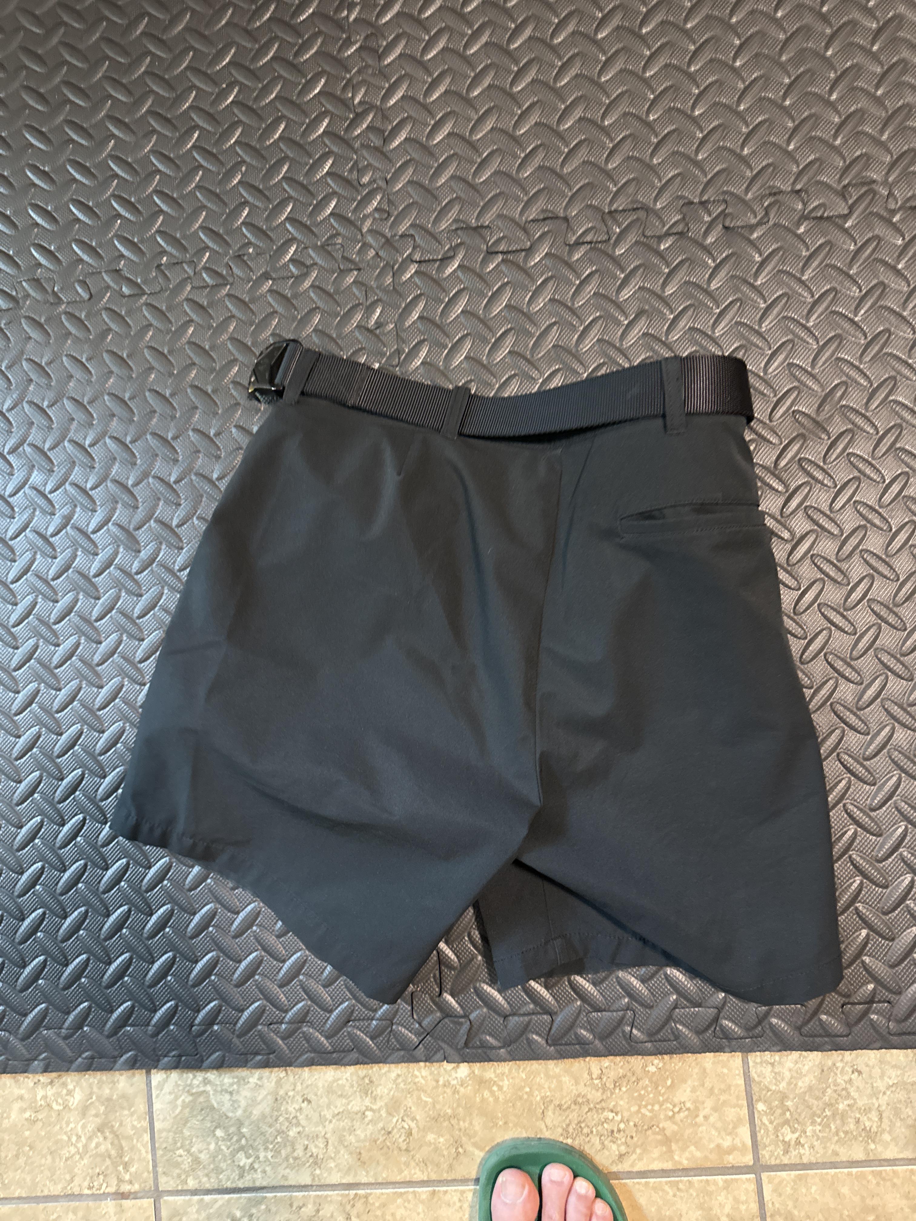 7" tech short