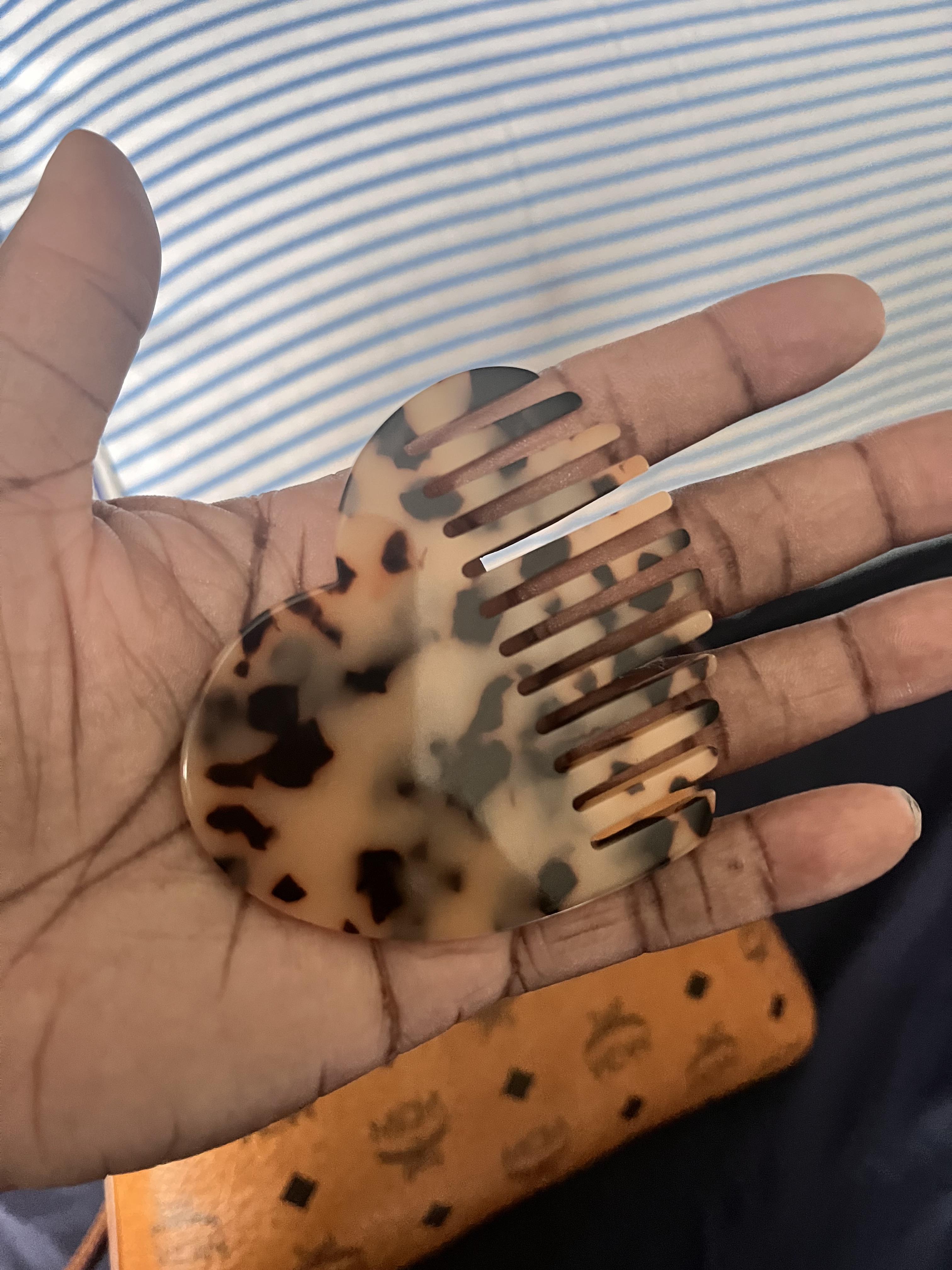 Tortoise heart hair comb