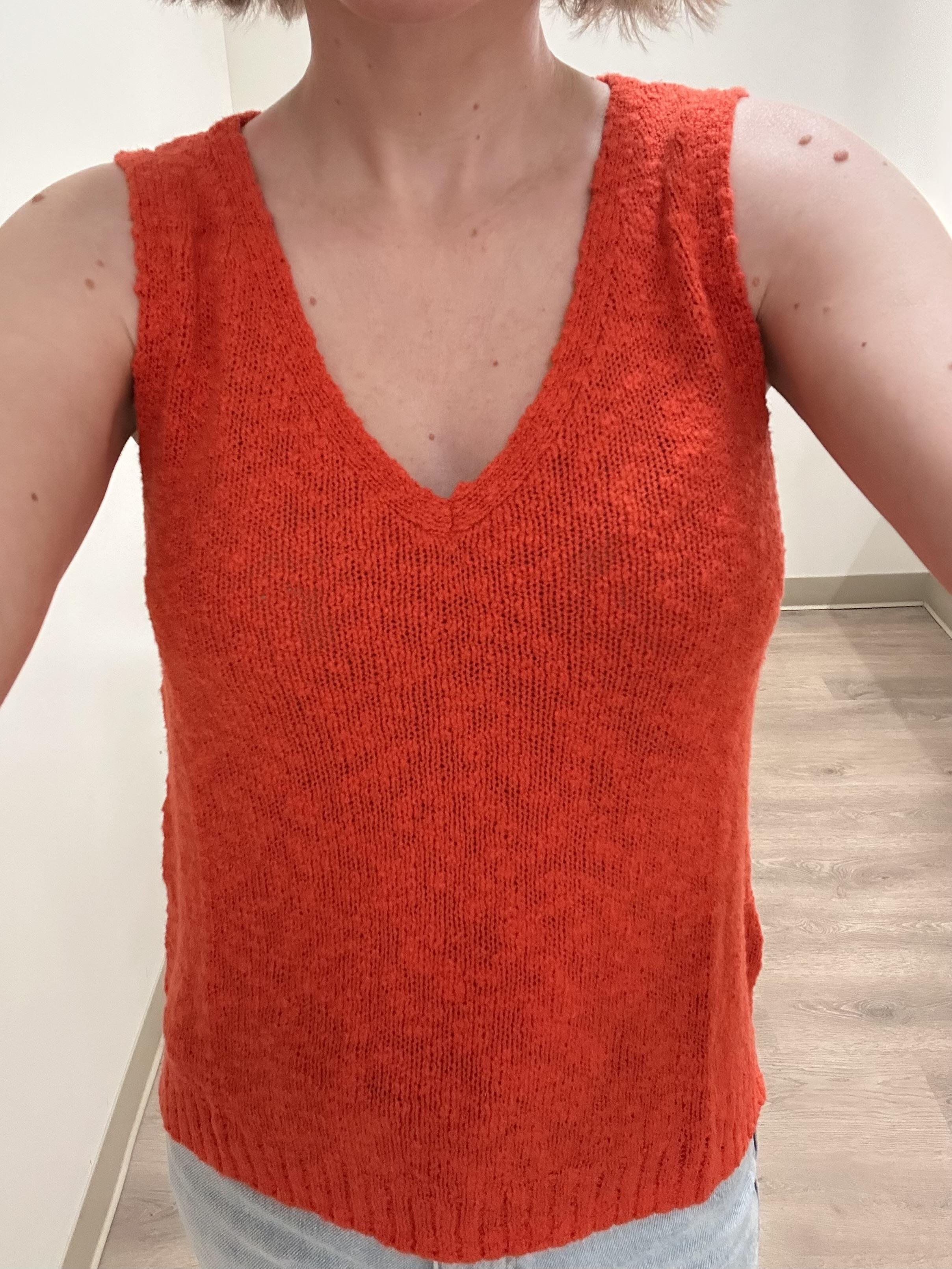 V-neck beach sweater-tank