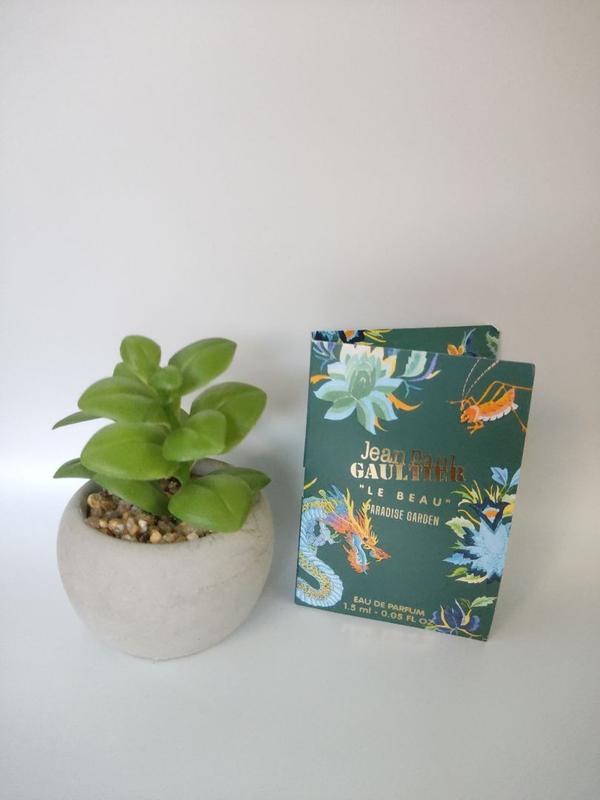 Customer photo for "An exotic, fresh green scent with a tropical vibe that lasts all day in any weather"