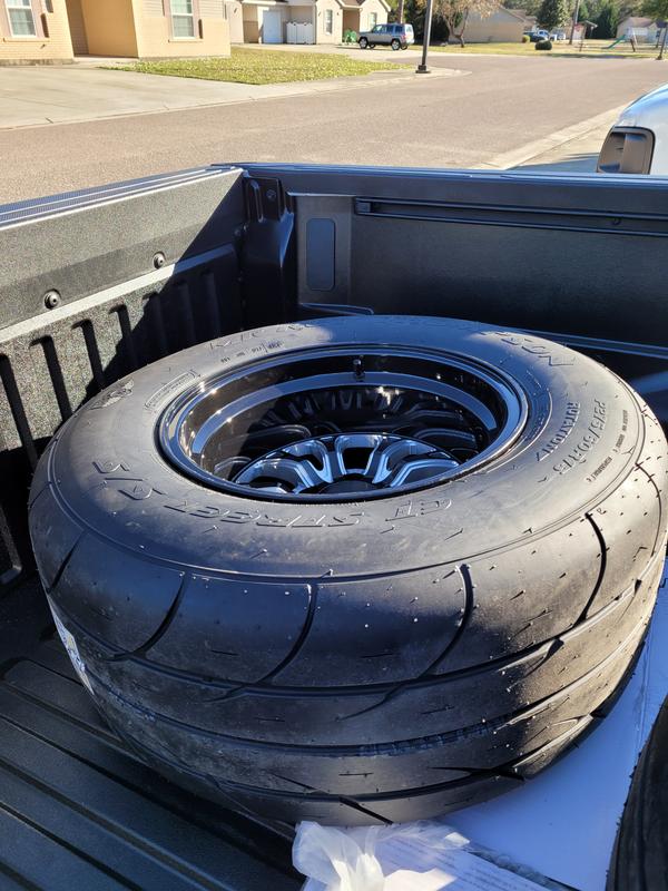 Mickey Thompson ET Street Radial Tire P275/60-15R
