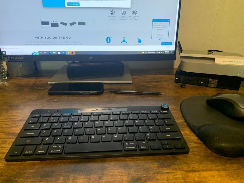 works wit MacOS, Windows 10, Android phone and my Ipad tablet! All in ONE keyboard!