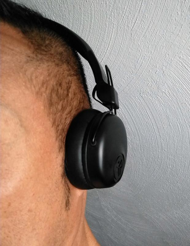 Jamming out with European trance! 🎧🎵🎶🎼