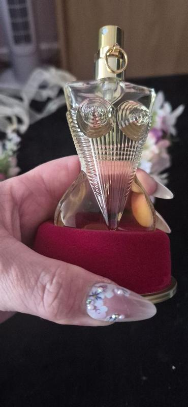 Customer photo for "Beautiful packaging and amazing fragrance."
